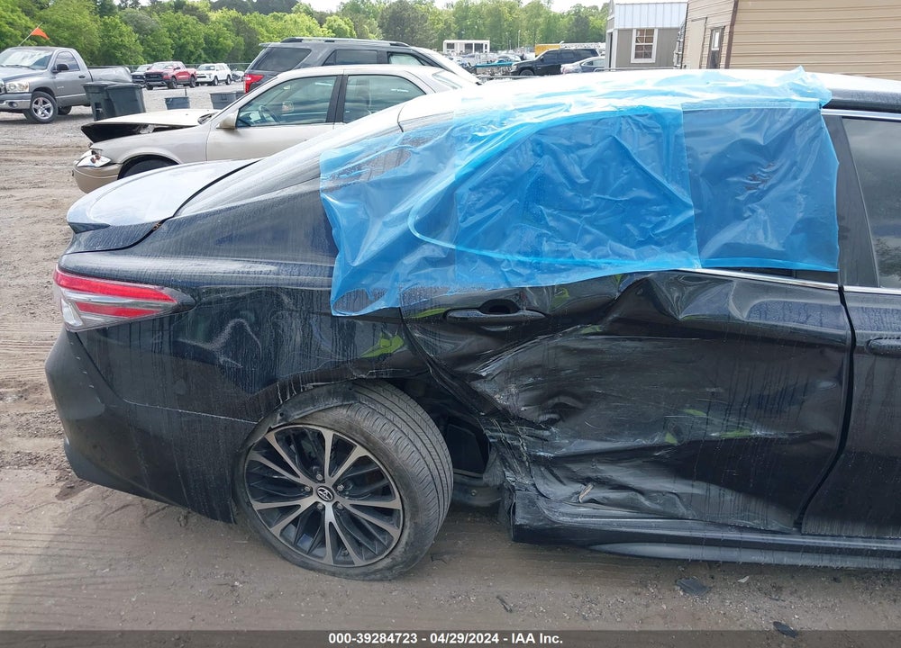 2018 TOYOTA CAMRY SE VIN: 4T1B11HK2JU532115