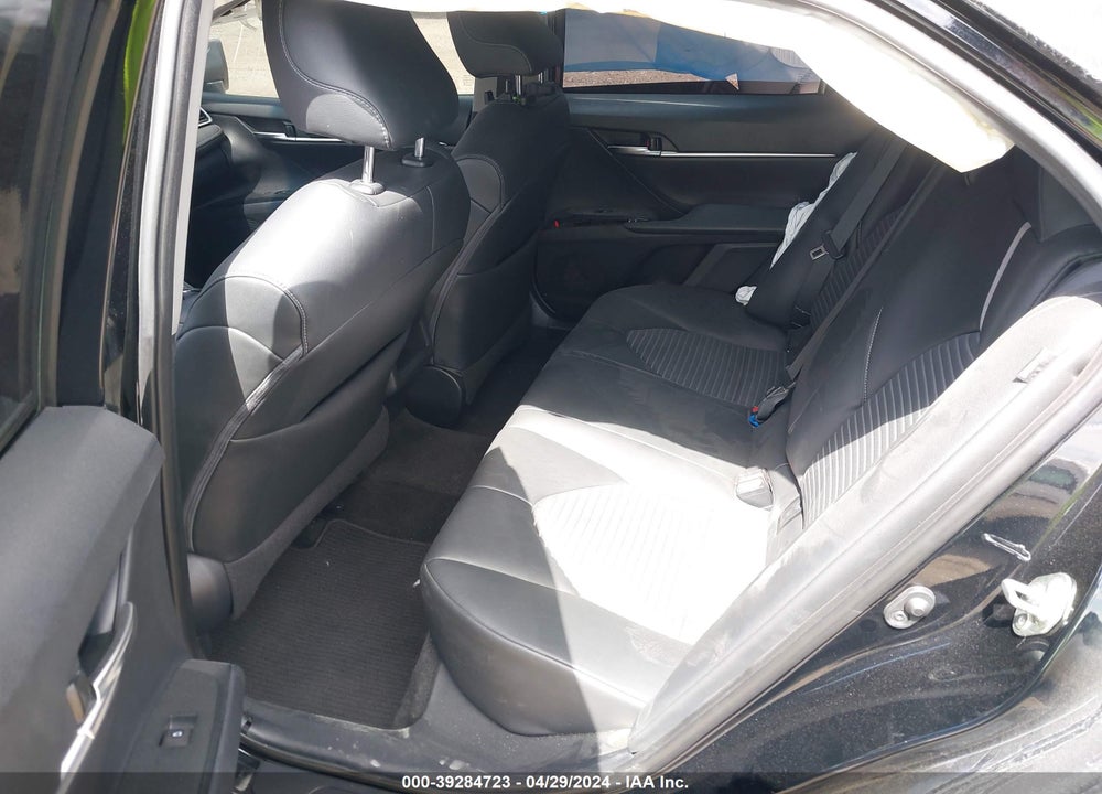 2018 TOYOTA CAMRY SE VIN: 4T1B11HK2JU532115