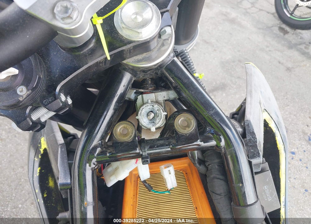 2021 HUSQVARNA SUPERMOTO 701 VIN: VBKUSV403MM710400