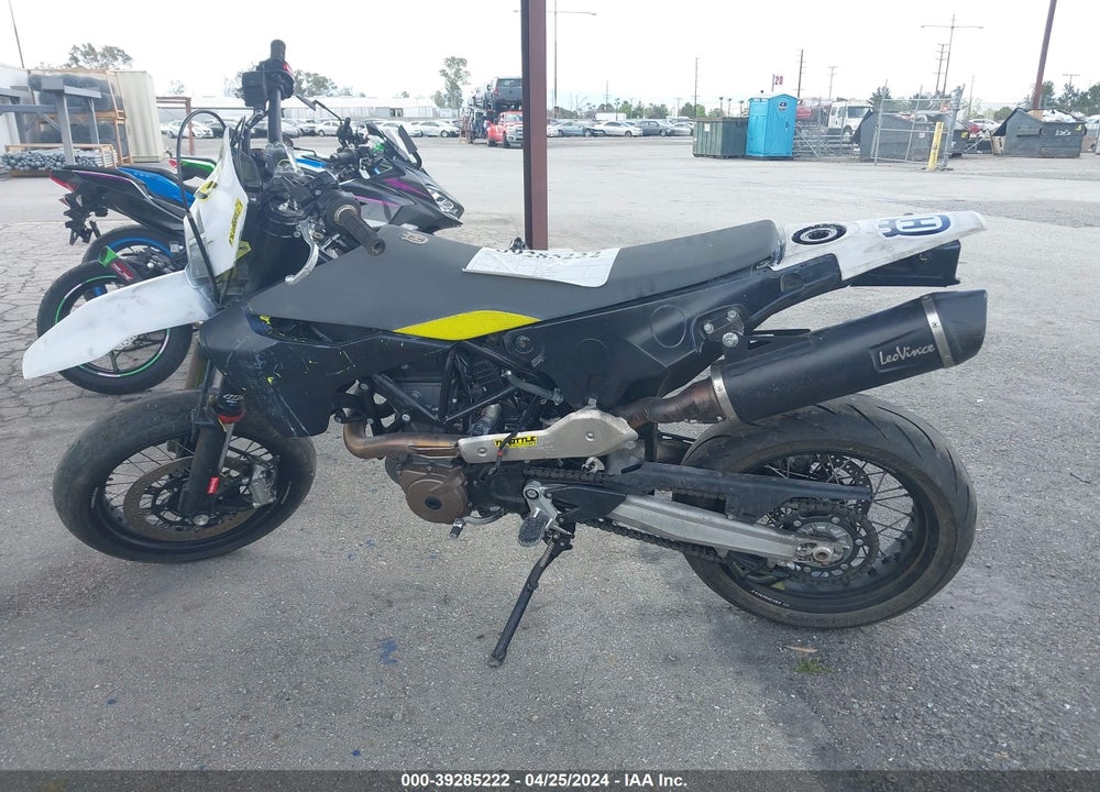 2021 HUSQVARNA SUPERMOTO 701 VIN: VBKUSV403MM710400