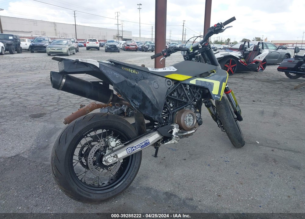 2021 HUSQVARNA SUPERMOTO 701 VIN: VBKUSV403MM710400