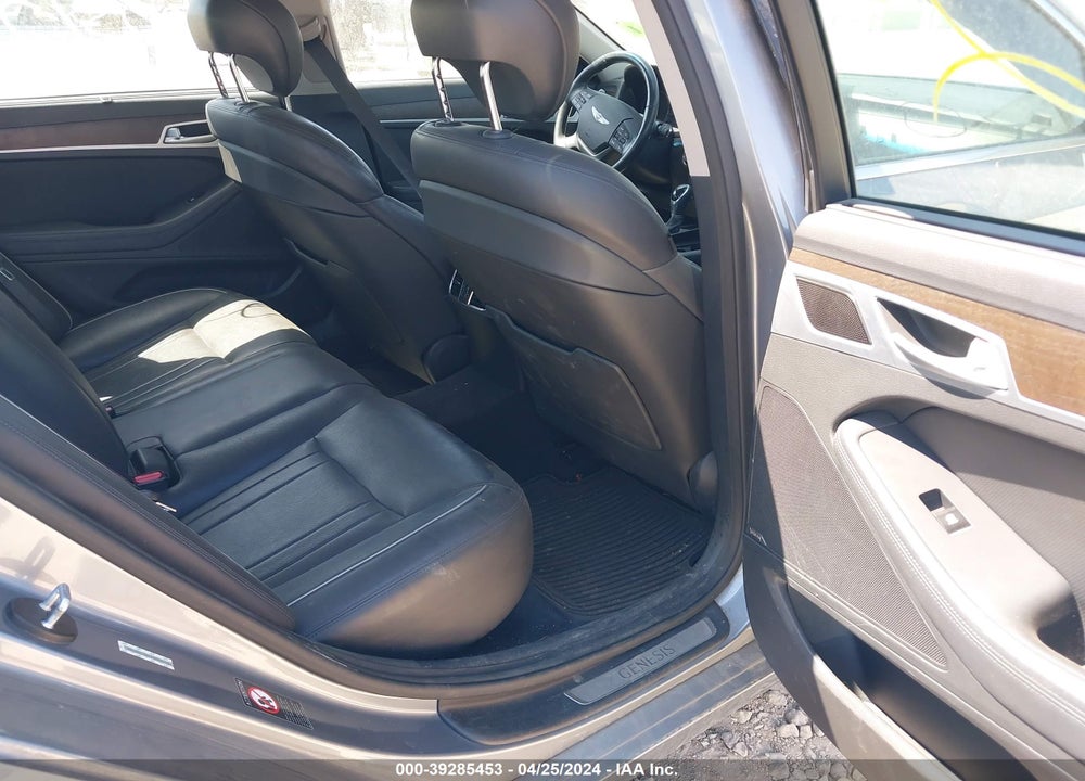 2015 HYUNDAI GENESIS 3.8 VIN: KMHGN4JE2FU023410