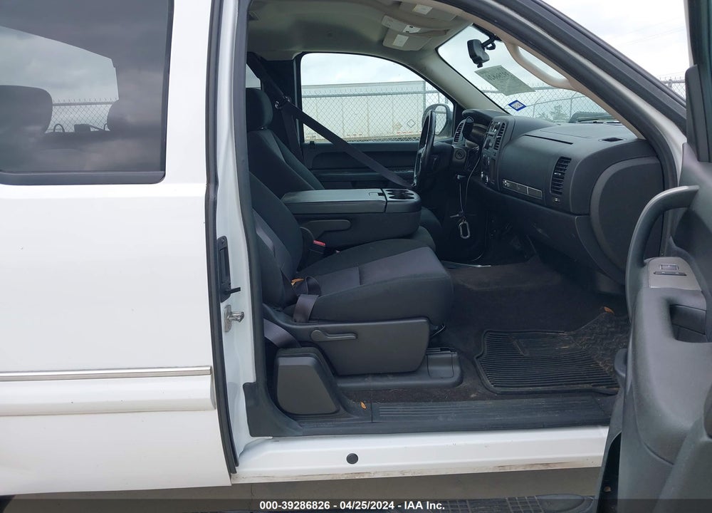 2013 CHEVROLET SILVERADO 1500 LT VIN: 1GCRCSE08DZ334524
