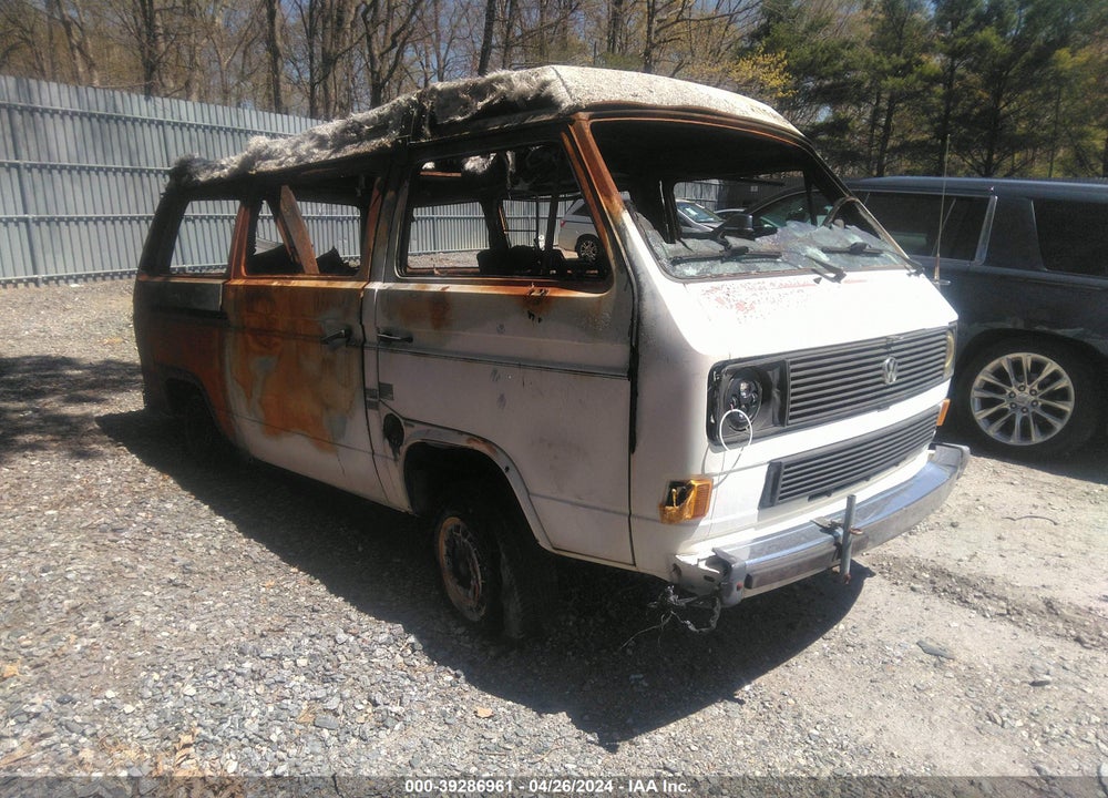 1985 VOLKSWAGEN VANAGON CAMPMOBILE VIN: WV2ZB0256FH116891