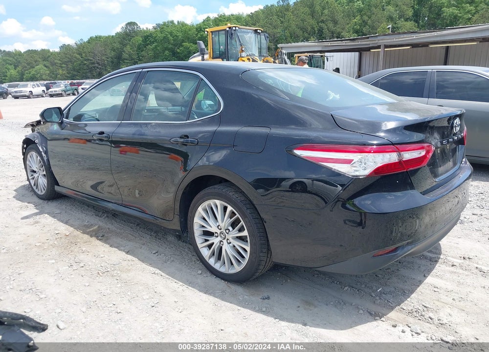 2018 TOYOTA CAMRY XLE VIN: 4T1B11HK4JU071306