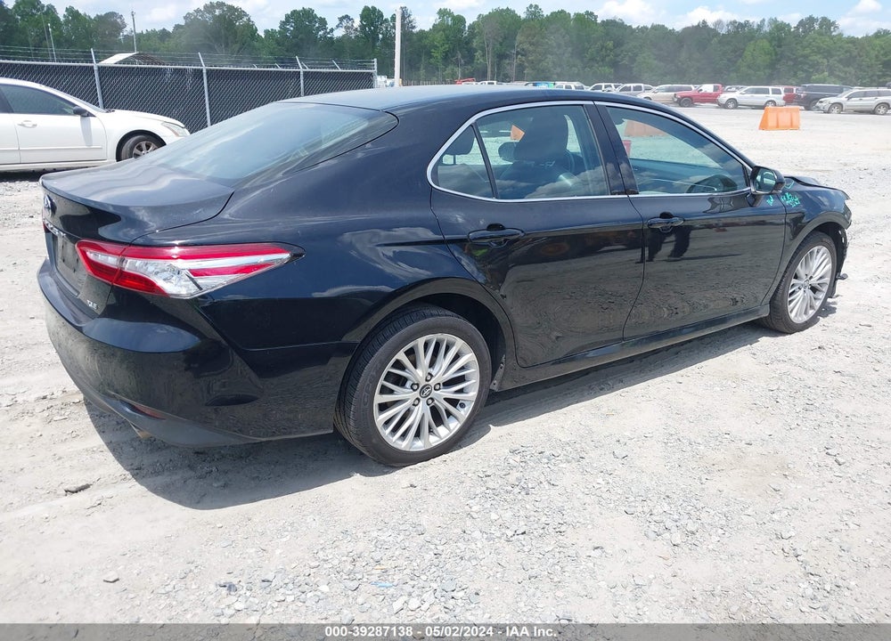 2018 TOYOTA CAMRY XLE VIN: 4T1B11HK4JU071306
