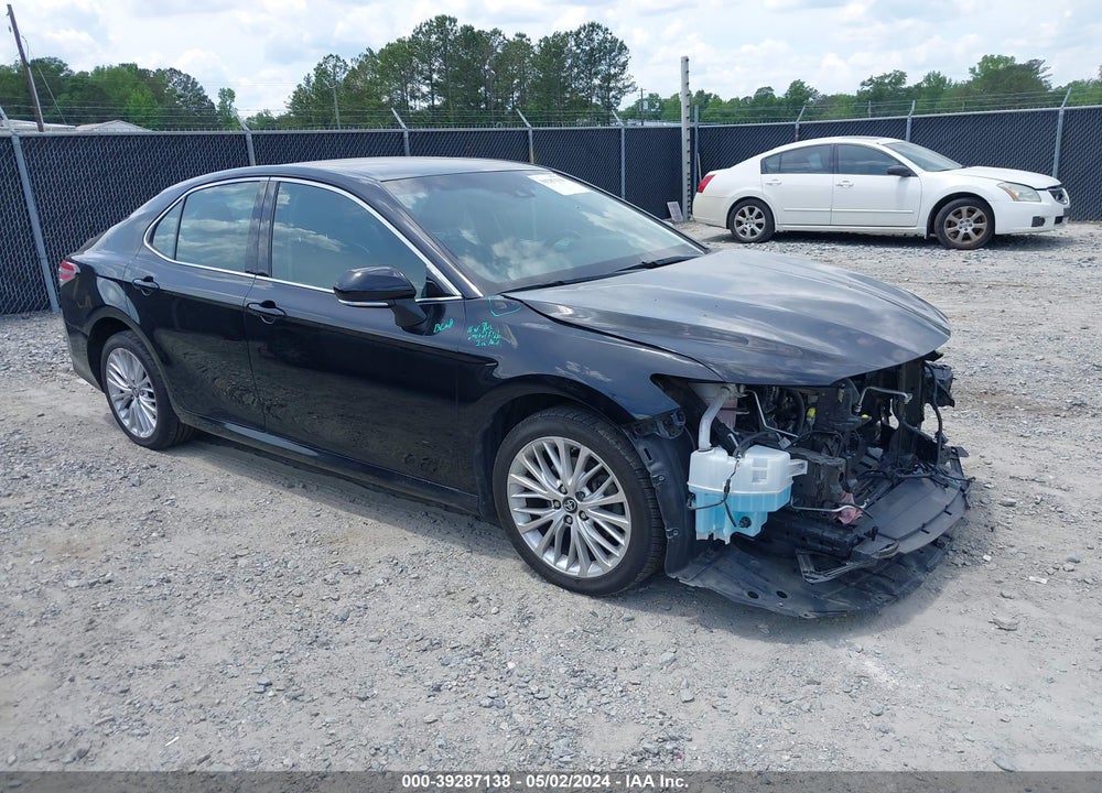 2018 TOYOTA CAMRY XLE VIN: 4T1B11HK4JU071306