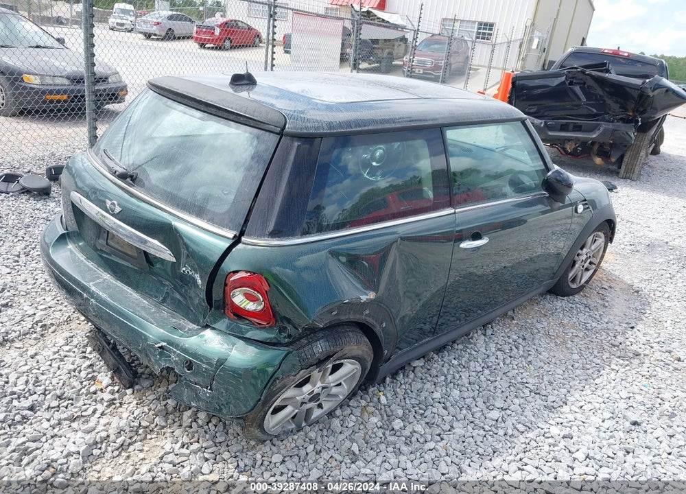 2011 MINI COOPER VIN: WMWSU3C53BT096047