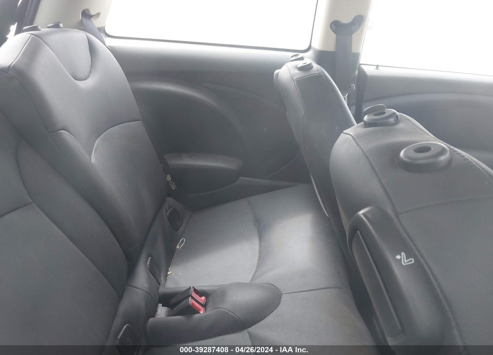 2011 MINI COOPER VIN: WMWSU3C53BT096047