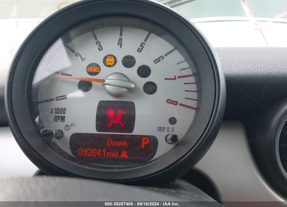 2011 MINI COOPER VIN: WMWSU3C53BT096047