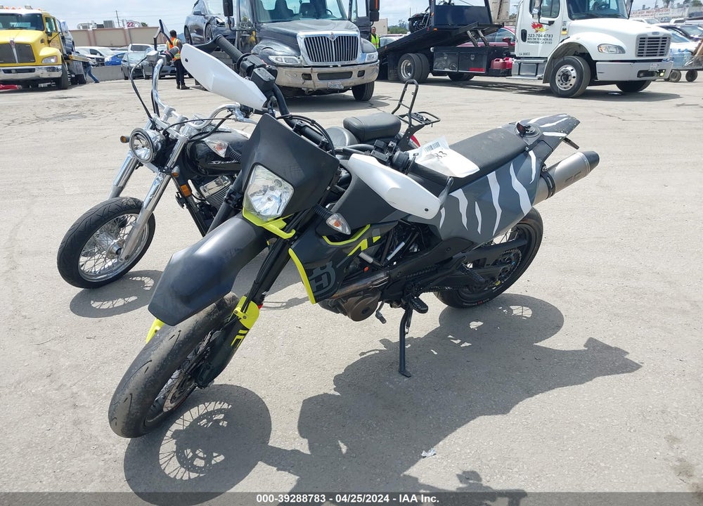 2023 HUSQVARNA SUPERMOTO 701 VIN: VBKUSV406PM743539