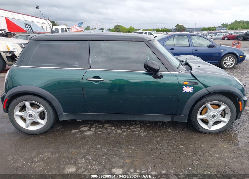 2005 MINI COOPER VIN: WMWRC33415TJ65427