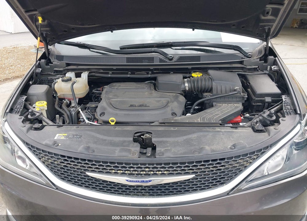 2020 CHRYSLER PACIFICA TOURING L VIN: 2C4RC1BG2LR237811