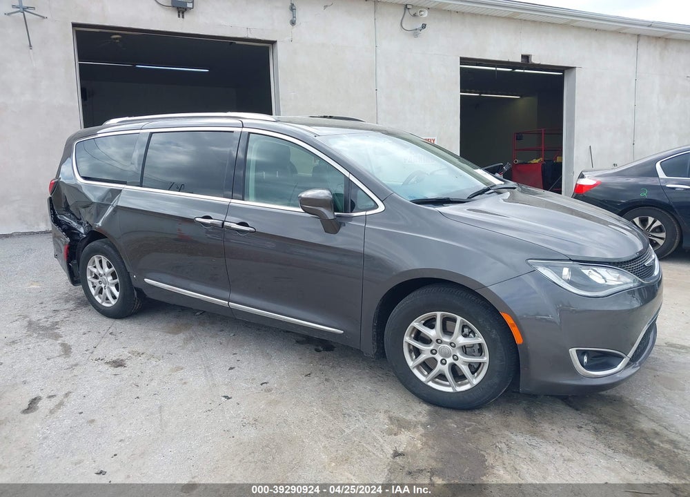 2020 CHRYSLER PACIFICA TOURING L VIN: 2C4RC1BG2LR237811