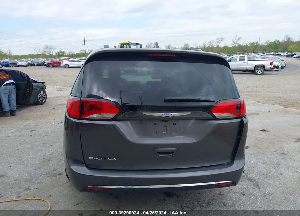 2020 CHRYSLER PACIFICA TOURING L VIN: 2C4RC1BG2LR237811