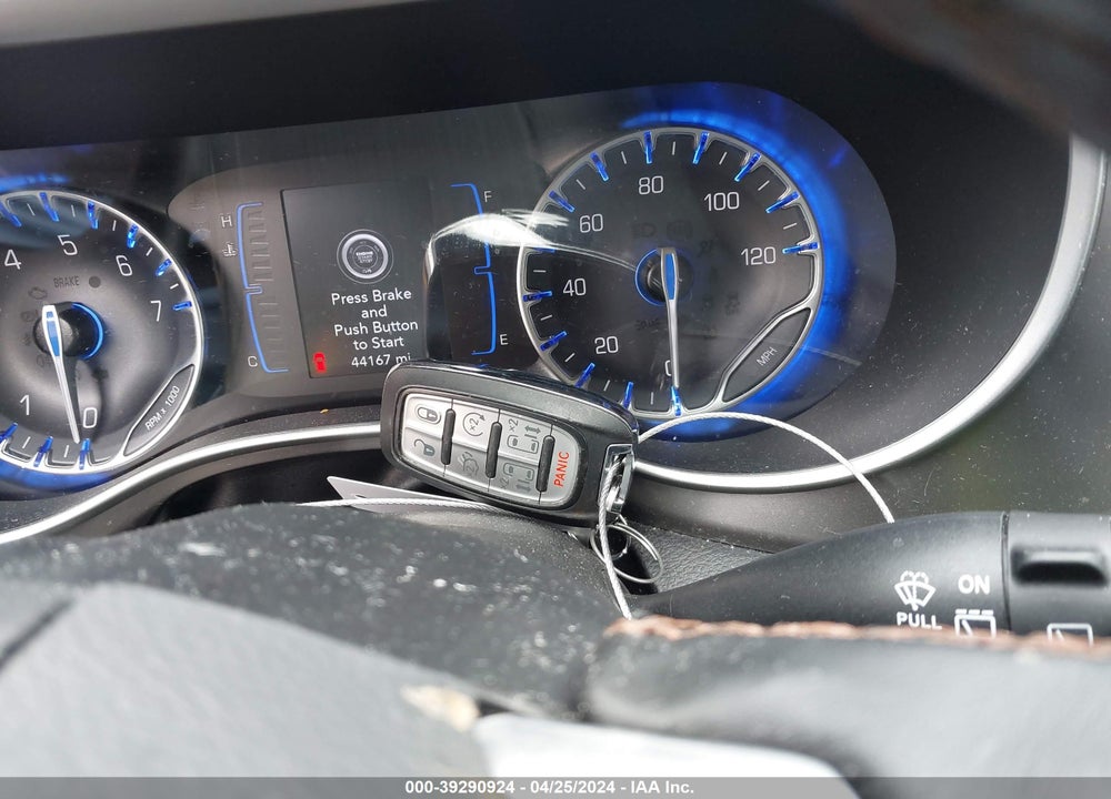 2020 CHRYSLER PACIFICA TOURING L VIN: 2C4RC1BG2LR237811
