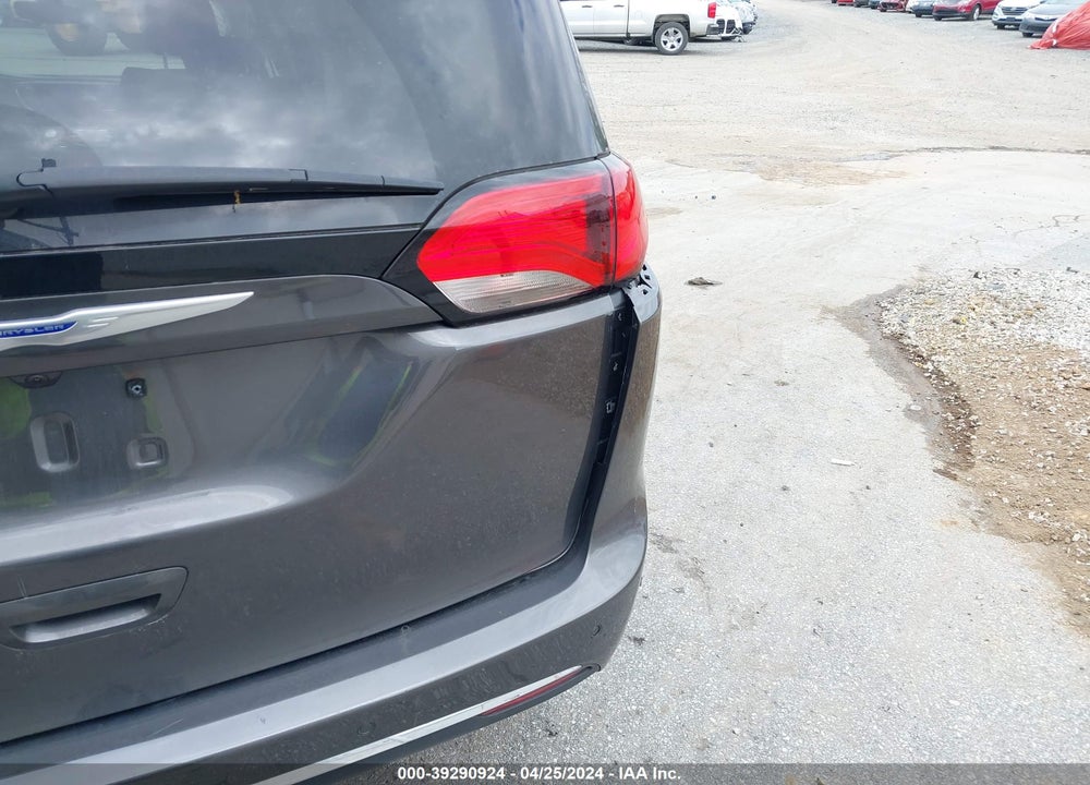 2020 CHRYSLER PACIFICA TOURING L VIN: 2C4RC1BG2LR237811