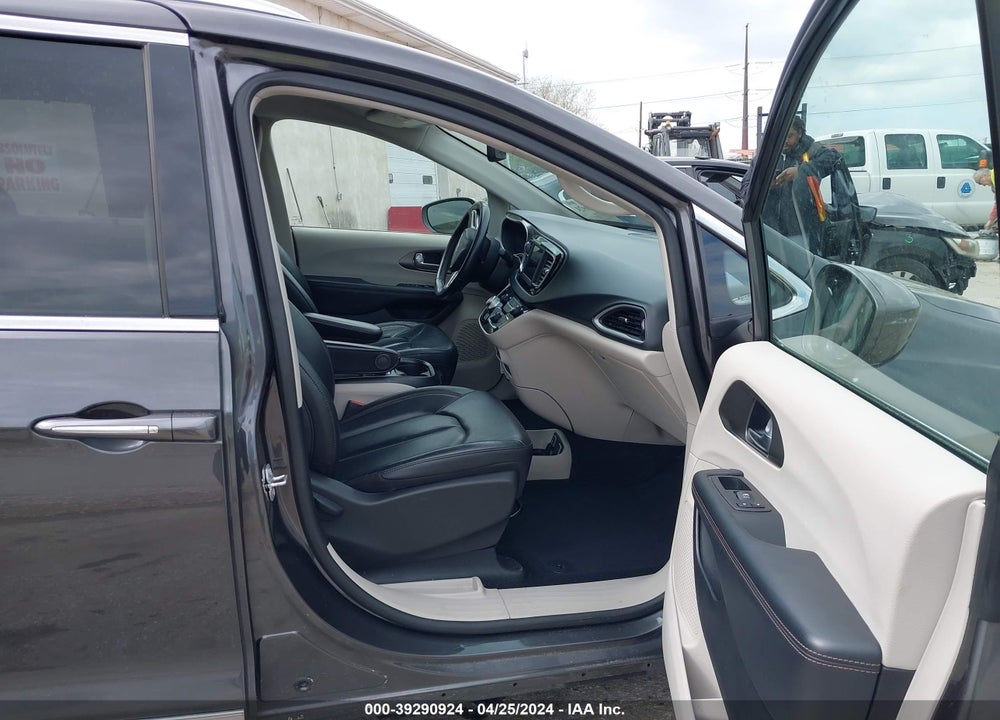 2020 CHRYSLER PACIFICA TOURING L VIN: 2C4RC1BG2LR237811