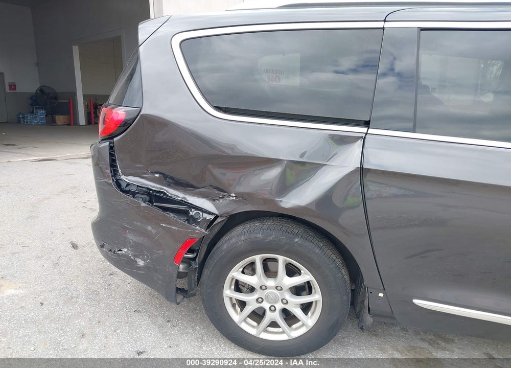 2020 CHRYSLER PACIFICA TOURING L VIN: 2C4RC1BG2LR237811