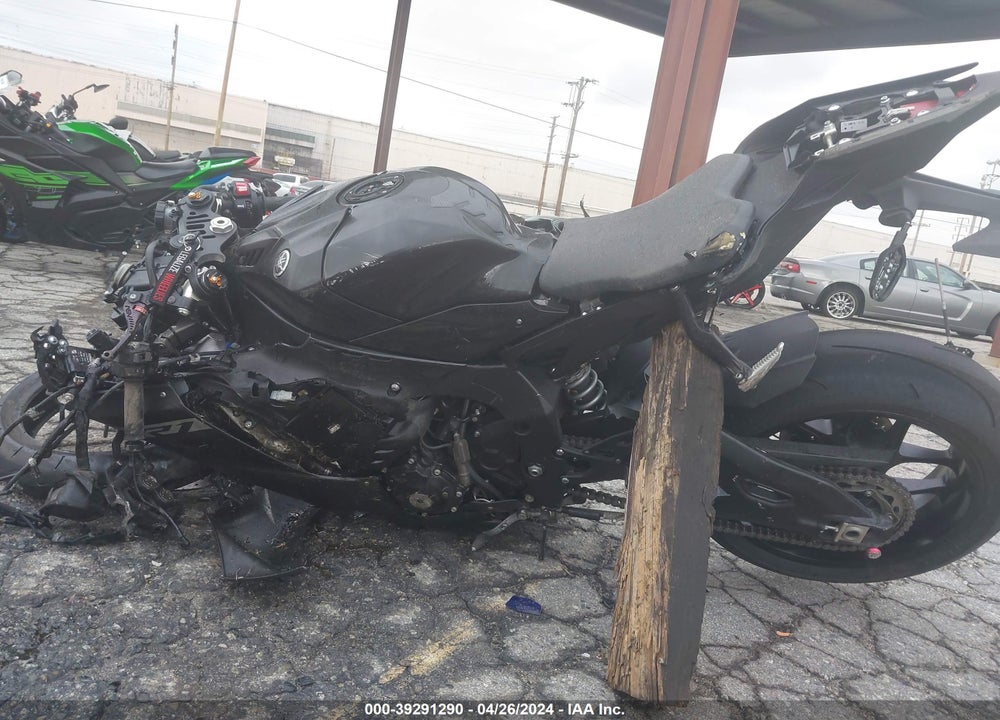 2024 YAMAHA YZFR1 VIN: JYARN66Y3RA001087
