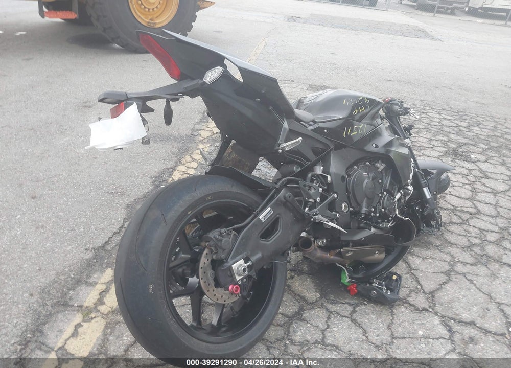 2024 YAMAHA YZFR1 VIN: JYARN66Y3RA001087
