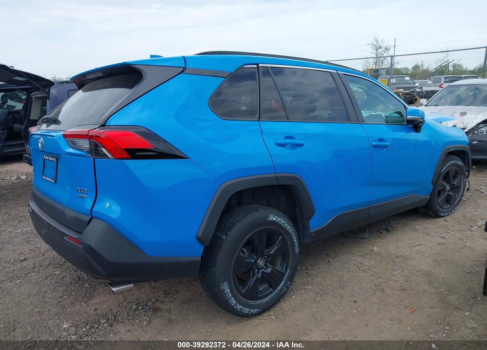 2021 TOYOTA RAV4 XLE VIN: 2T3P1RFV8MC144868