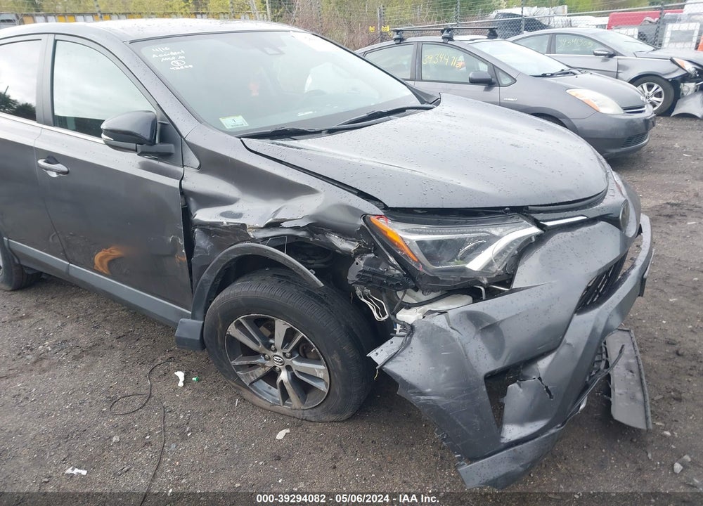 2018 TOYOTA RAV4 XLE VIN: 2T3RFREV4JW790222