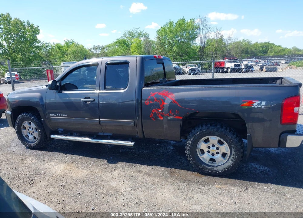 2011 CHEVROLET SILVERADO 1500 LT VIN: 1GCRKSE33BZ227567