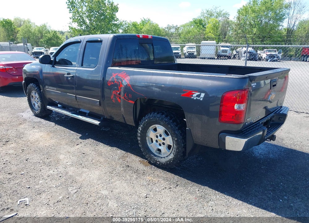 2011 CHEVROLET SILVERADO 1500 LT VIN: 1GCRKSE33BZ227567