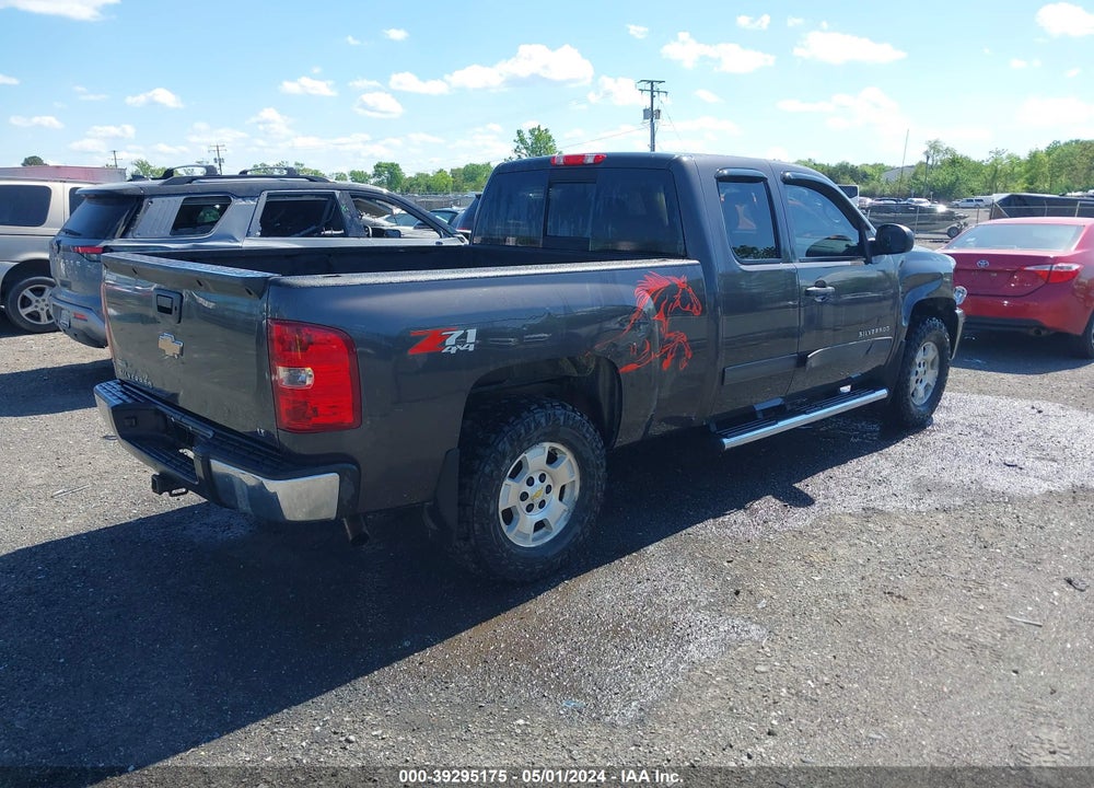 2011 CHEVROLET SILVERADO 1500 LT VIN: 1GCRKSE33BZ227567