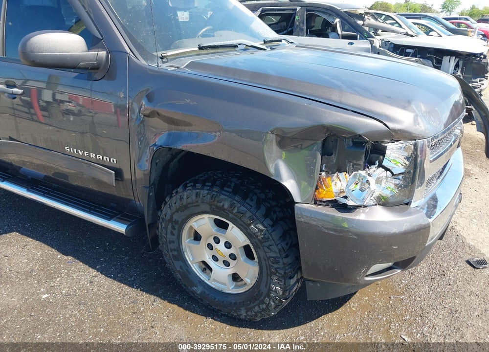 2011 CHEVROLET SILVERADO 1500 LT VIN: 1GCRKSE33BZ227567