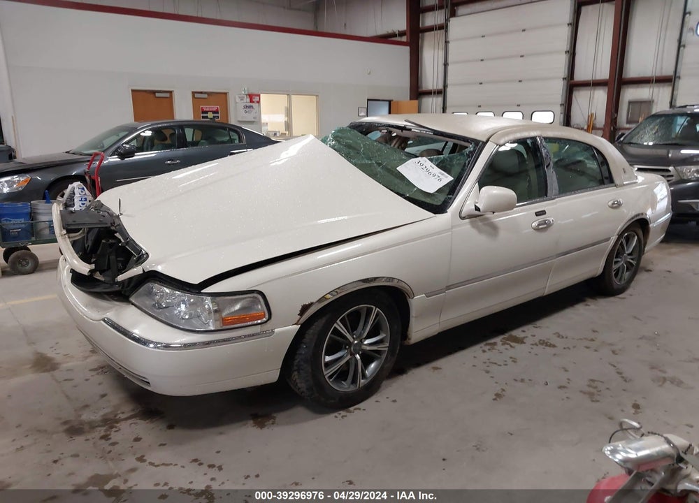 2007 LINCOLN TOWN CAR DESIGNER SERIES VIN: 1LNHM83V67Y621487