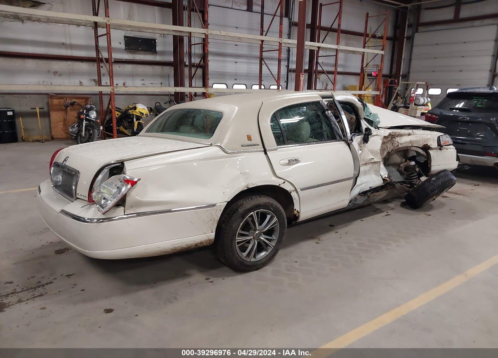 2007 LINCOLN TOWN CAR DESIGNER SERIES VIN: 1LNHM83V67Y621487
