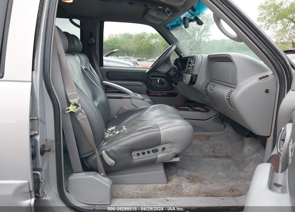 2000 GMC YUKON DENALI VIN: 1GKEK13R2YR101021