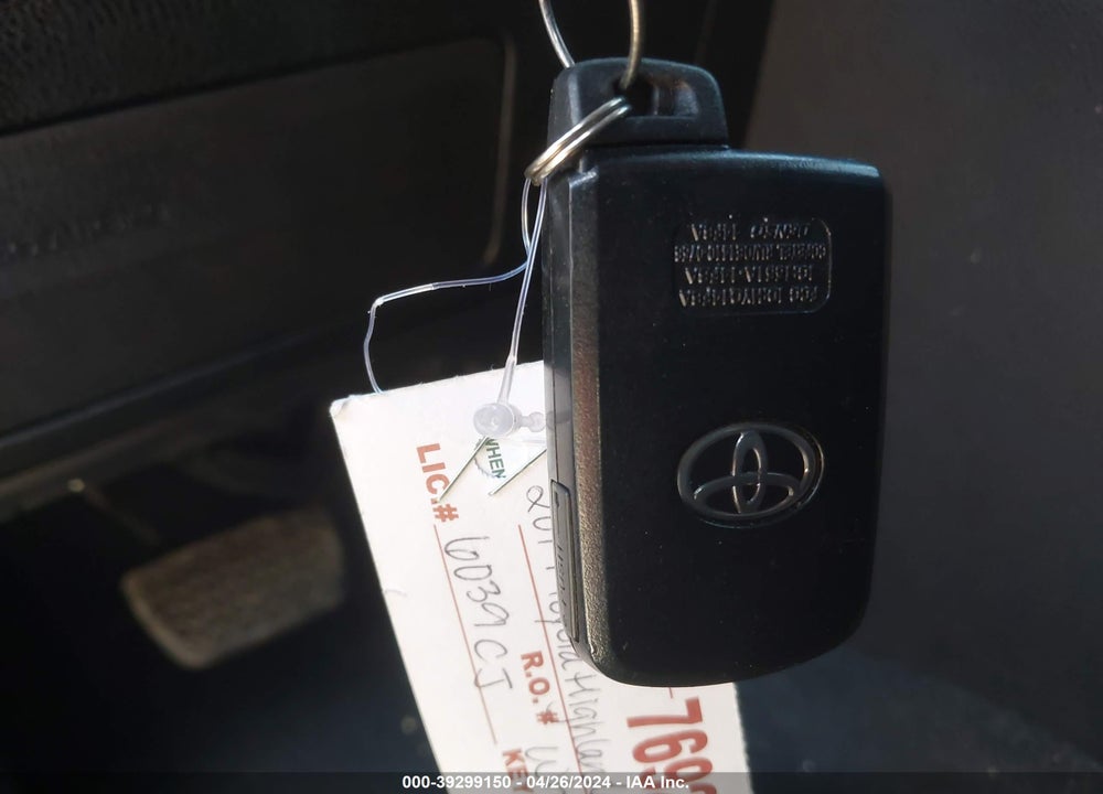 2017 TOYOTA HIGHLANDER XLE VIN: 5TDJZRFH2HS369981