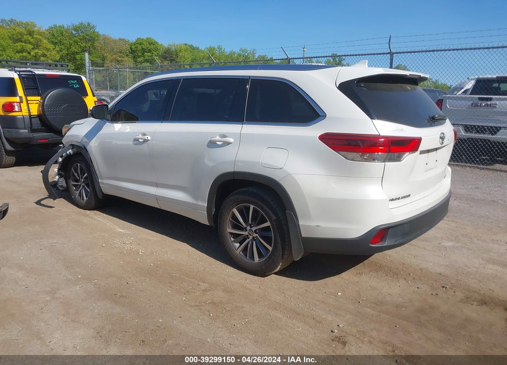 2017 TOYOTA HIGHLANDER XLE VIN: 5TDJZRFH2HS369981
