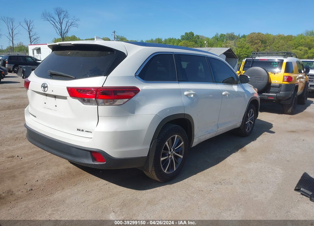 2017 TOYOTA HIGHLANDER XLE VIN: 5TDJZRFH2HS369981