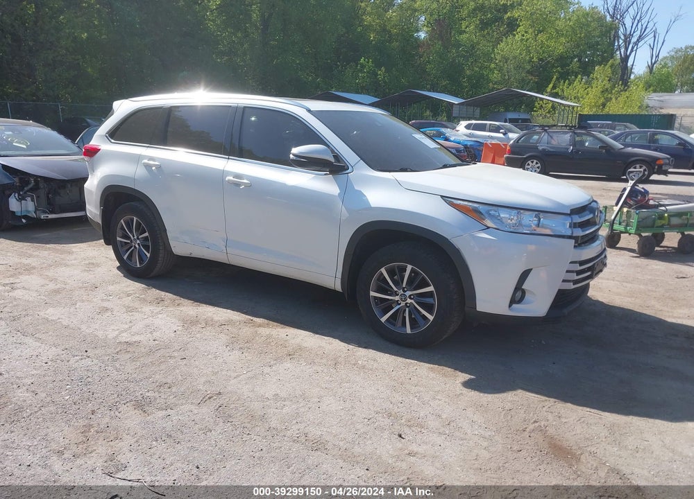 2017 TOYOTA HIGHLANDER XLE VIN: 5TDJZRFH2HS369981