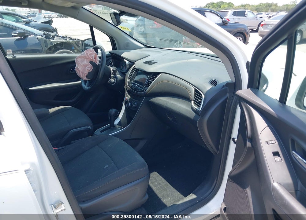 2018 CHEVROLET TRAX LS VIN: KL7CJNSB8JB526191