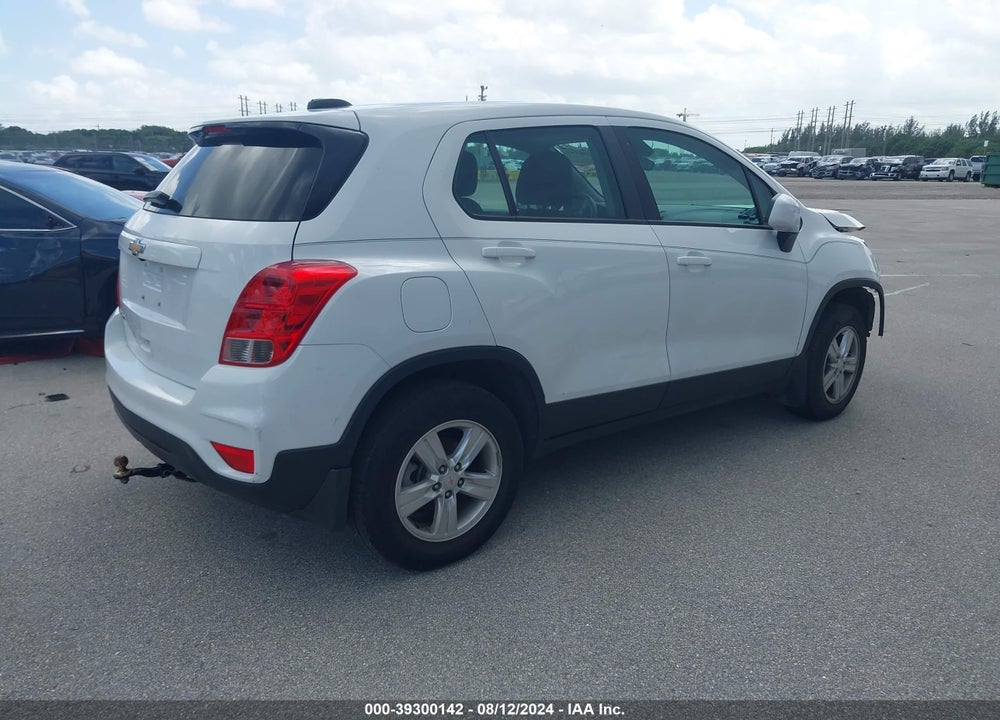 2018 CHEVROLET TRAX LS VIN: KL7CJNSB8JB526191