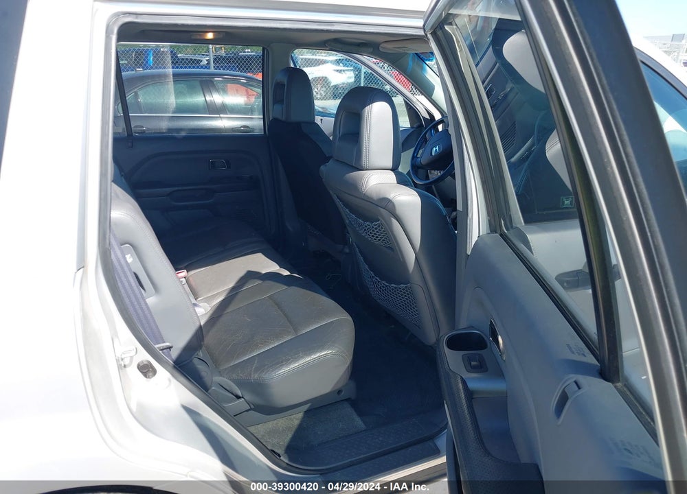 2005 HONDA PILOT VIN: 5FNYF185X5B024323