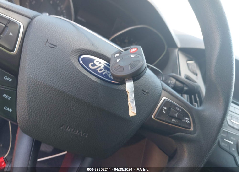 2017 FORD FOCUS SE VIN: 1FADP3F20HL214123