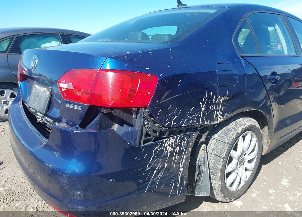 2011 VOLKSWAGEN JETTA 2.5L SE VIN: 3VWDZ7AJ8BM013633