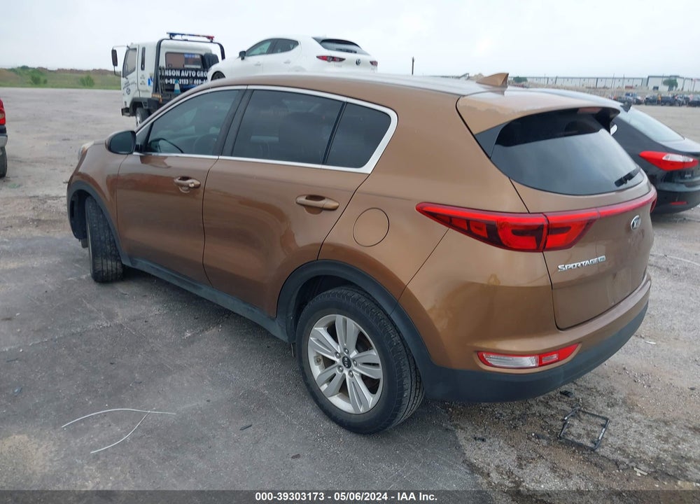 2018 KIA SPORTAGE LX VIN: KNDPM3AC7J7474601