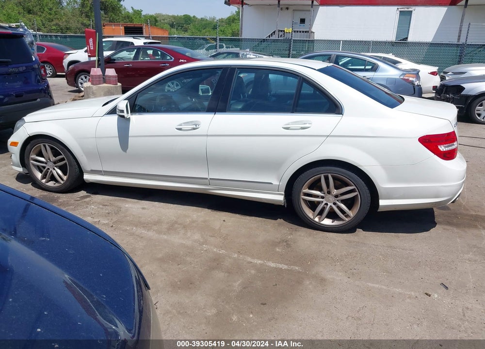 2012 MERCEDES-BENZ C 300 LUXURY 4MATIC/SPORT 4MATIC VIN: WDDGF8BB5CR232285