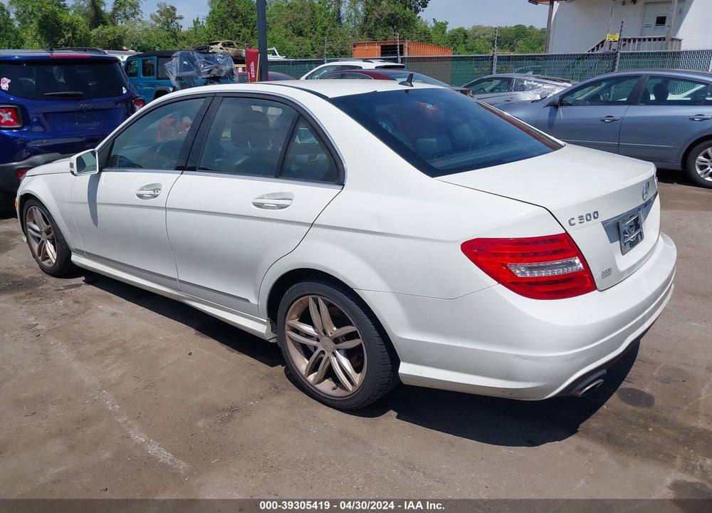 2012 MERCEDES-BENZ C 300 LUXURY 4MATIC/SPORT 4MATIC VIN: WDDGF8BB5CR232285
