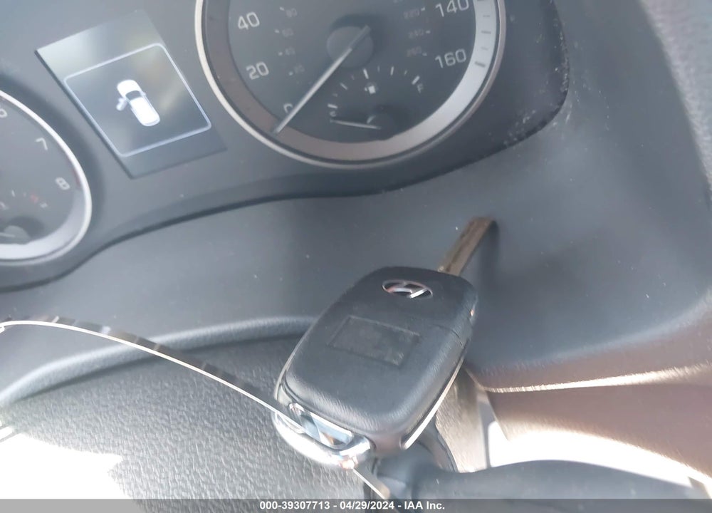 2016 HYUNDAI TUCSON SE VIN: KM8J3CA47GU210186
