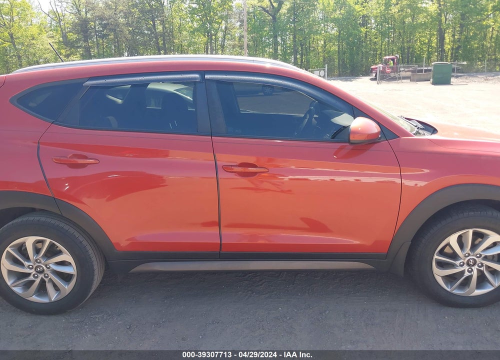 2016 HYUNDAI TUCSON SE VIN: KM8J3CA47GU210186