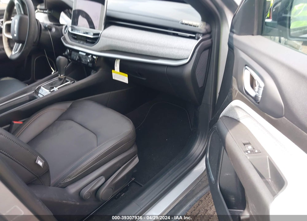 2024 JEEP COMPASS LATITUDE LUX FWD VIN: 3C4NJDFNXRT582251