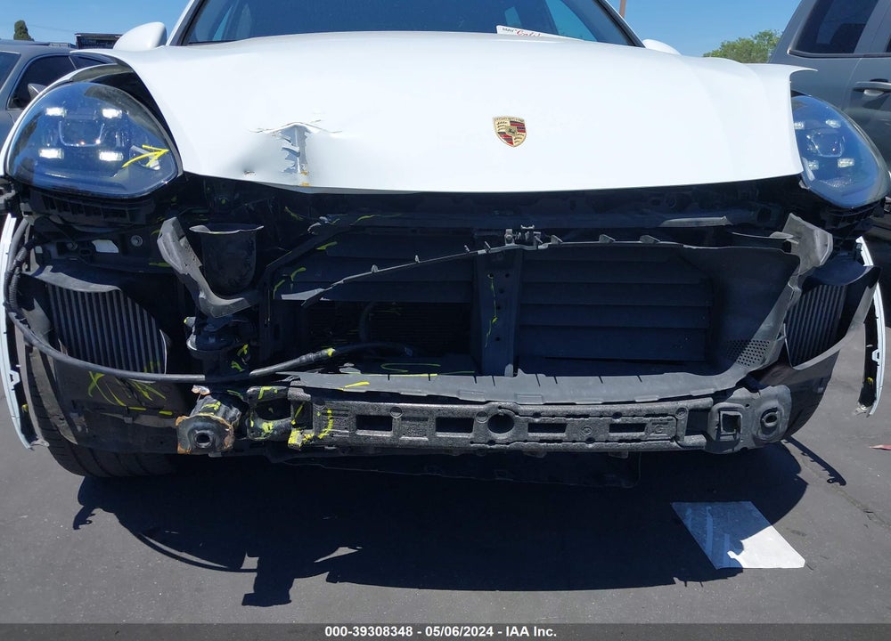 2016 PORSCHE CAYENNE GTS VIN: WP1AD2A2XGLA80693